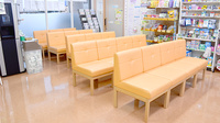 たんぽぽ薬局　泊店の待合スペース