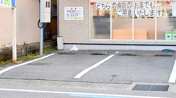 たんぽぽ薬局　泊店の駐車場