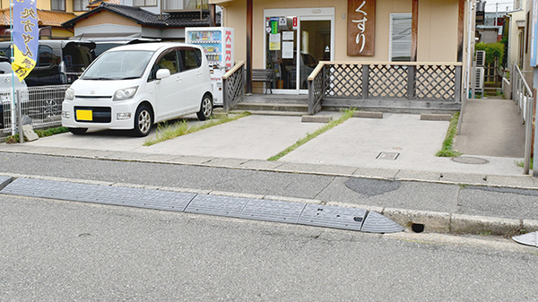 中森かいてきホコ町薬局の駐車場