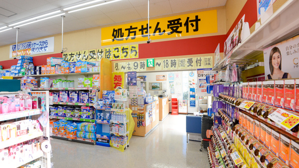 キリン堂　金沢駅西薬局の入口
