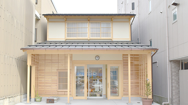 とくひさ中央薬局の外観