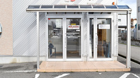 てまり西泉薬局の入口
