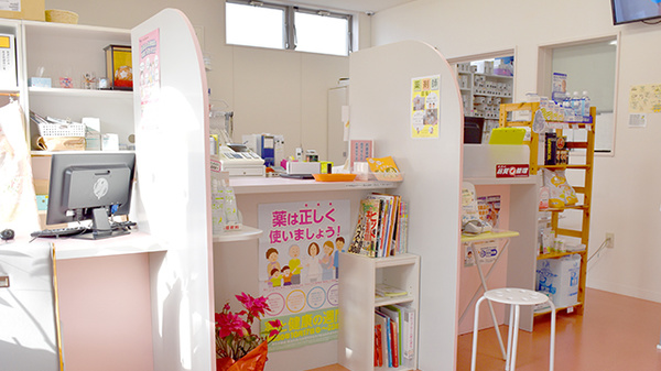 てまり西泉薬局の受付/カウンター