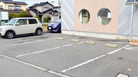 てまり西泉薬局の駐車場