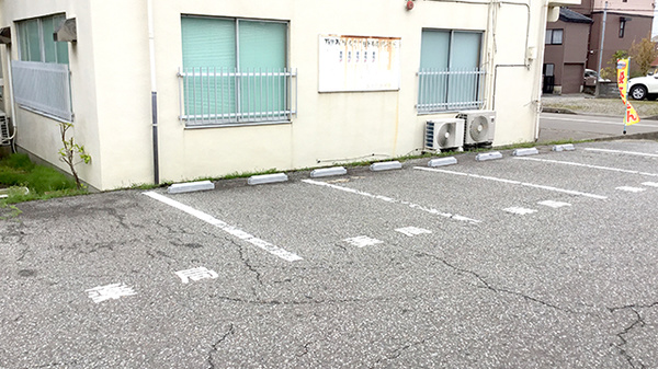 あさぎ薬局の駐車場