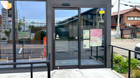 薬局トモズ 京町店の入口