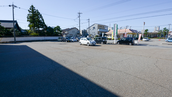 キリン堂　金沢元町薬局の駐車場