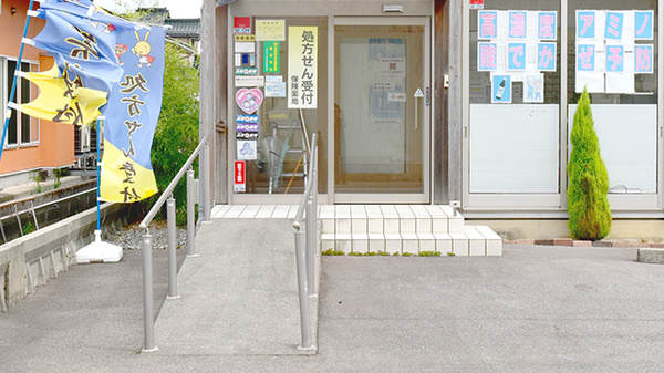 中森かいてき小松薬局の入口