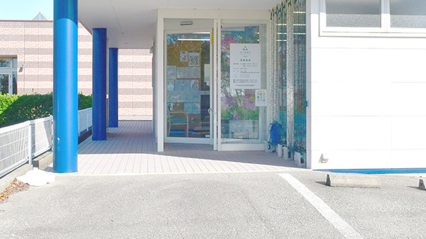 青い森薬局川北店の入口
