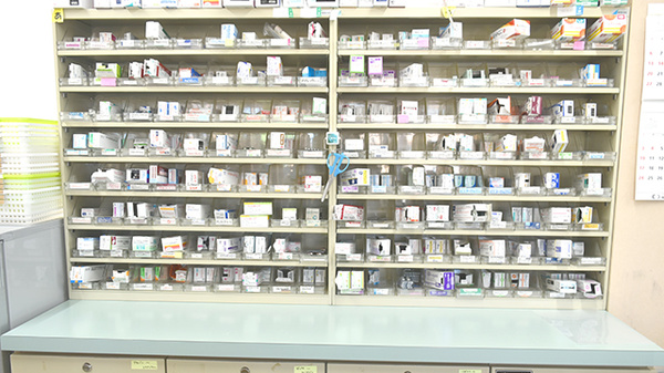 青い森薬局川北店の薬棚