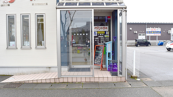 てまり野々市薬局の入口