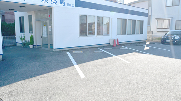 青い森薬局新庄店の駐車場