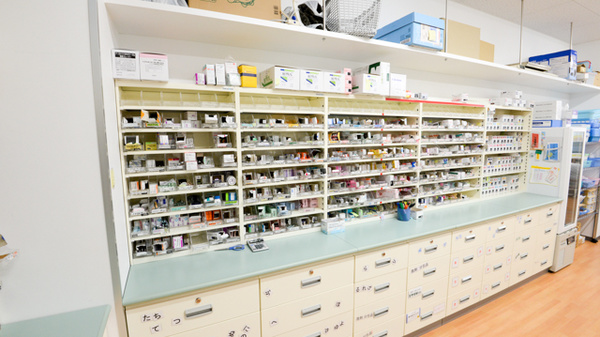 キリン堂　押野薬局の薬棚