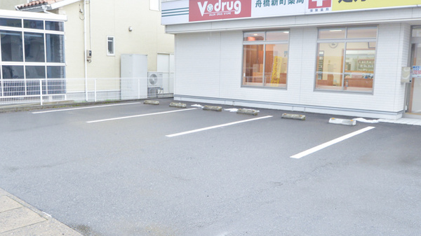 V・drug　舟橋新町薬局の駐車場