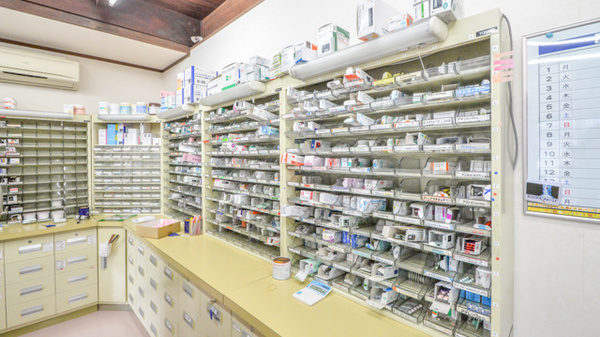 あすなろ薬局の薬棚