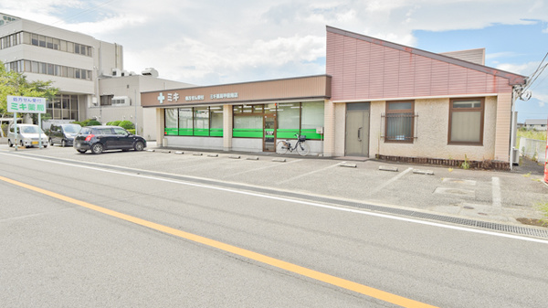ミキ薬局　甲府店の駐車場