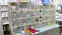 甲府グリーン薬局の薬棚