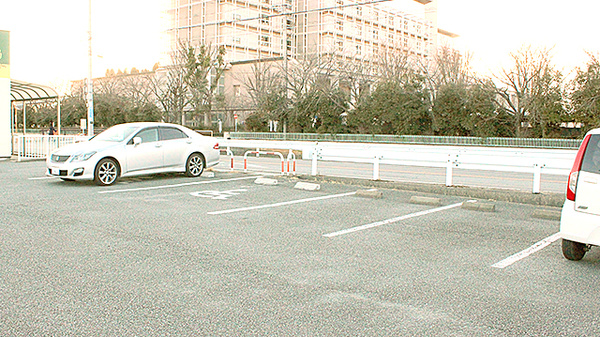 甲府グリーン薬局の駐車場