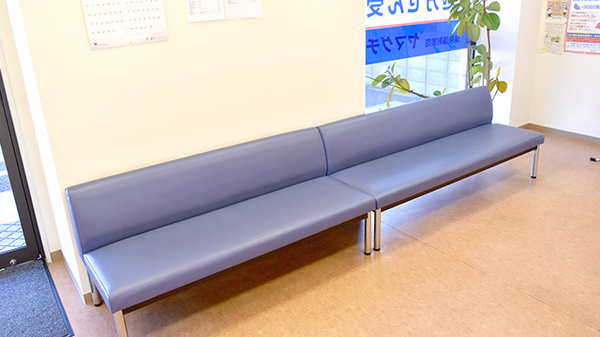 ヤマグチ薬局　甲府店の待合スペース