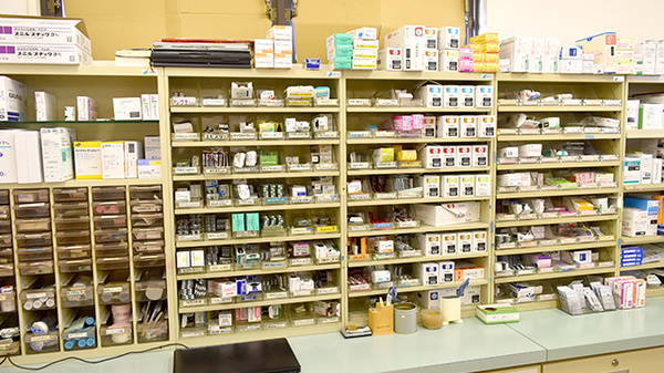 ヤマグチ薬局　甲府店の薬棚