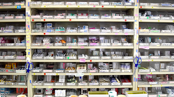 アーク調剤薬局　上阿原店の薬棚