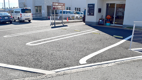 アーク調剤薬局　竜王西店の駐車場