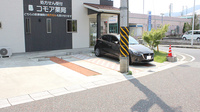 コモア薬局の駐車場