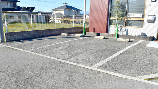 四つ葉薬局　勝沼店の駐車場