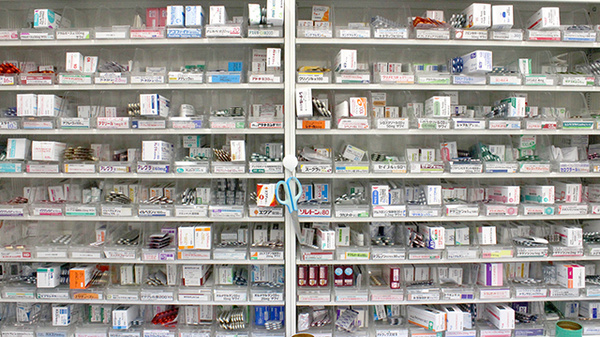 アーク調剤薬局　塩山中央店の薬棚