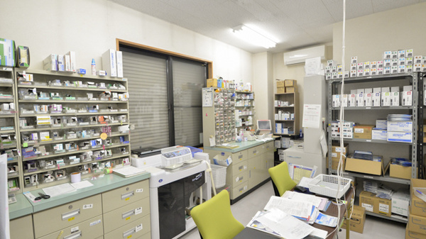 新村薬局の調剤室