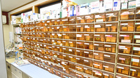 はやし薬局の薬棚