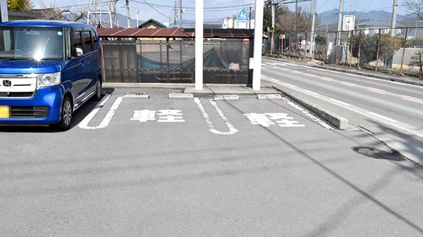 窪田薬局の駐車場