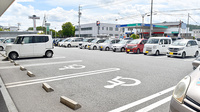 コウズケヤ薬局東御の駐車場