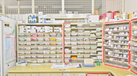 伊北ハヤシ薬局の薬棚