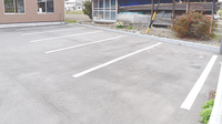 こまんば薬局の駐車場