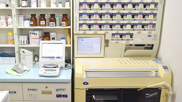 大桑はなの木薬局の調剤器具