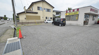 豊科薬局の駐車場