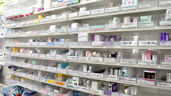 アーク調剤薬局　長野上松店の薬棚
