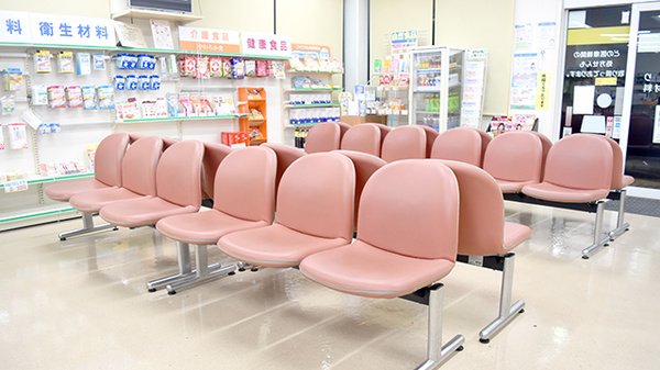 たんぽぽ薬局　岐阜中央店の待合スペース
