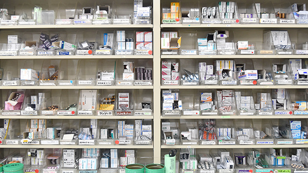 たんぽぽ薬局　岐阜中央店の薬棚