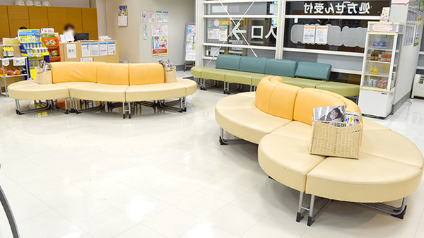 たんぽぽ薬局　岐大前店の待合スペース
