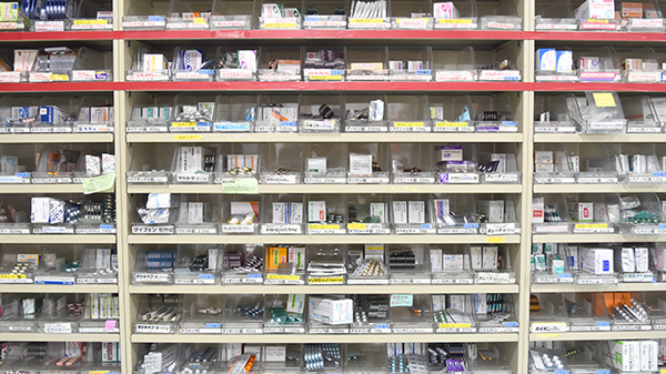 たんぽぽ薬局　岐大前店の薬棚