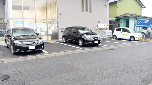 たんぽぽ薬局　長森店の駐車場