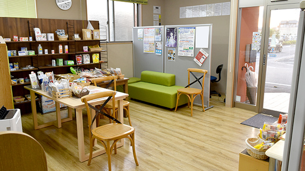平成調剤薬局川部店の待合スペース