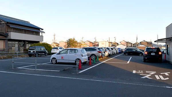 平成調剤薬局川部店の駐車場