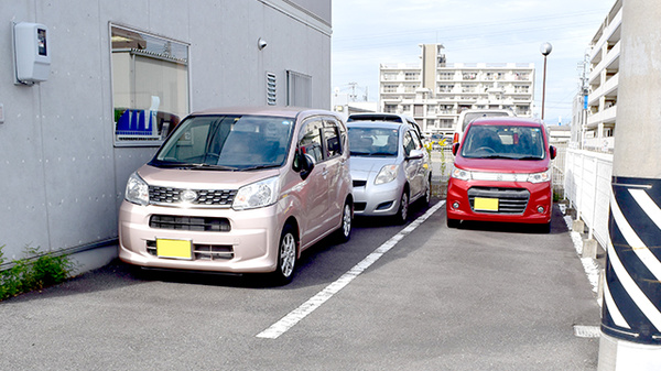 しょうなん調剤薬局茜部店の駐車場