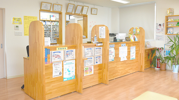 やしの実薬局の受付/カウンター