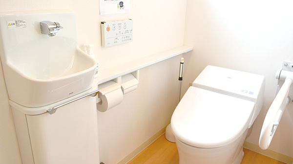 やしの実薬局のお手洗い