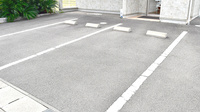 やしの実薬局の駐車場