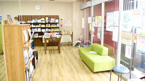 平成調剤薬局加納店の待合スペース